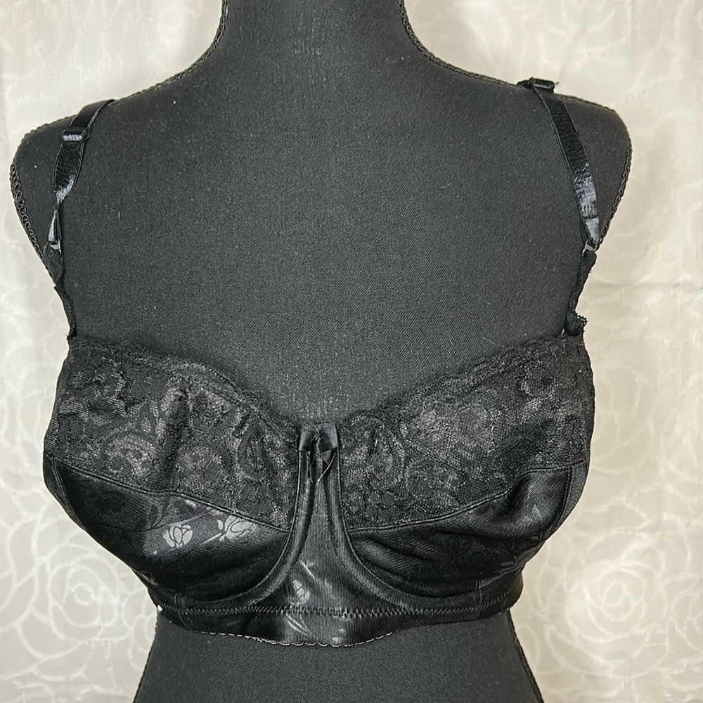 LILYETTE black satin and lace floral bra with underwire. Size 38 D.